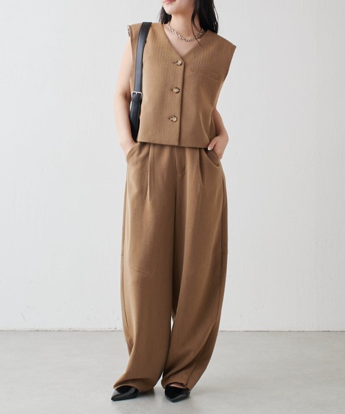 Lui's（ルイス）の「バックデザインVネックベスト（ダウンベスト・レディース・グレー/ベージュ・FREE）」の12枚目の写真