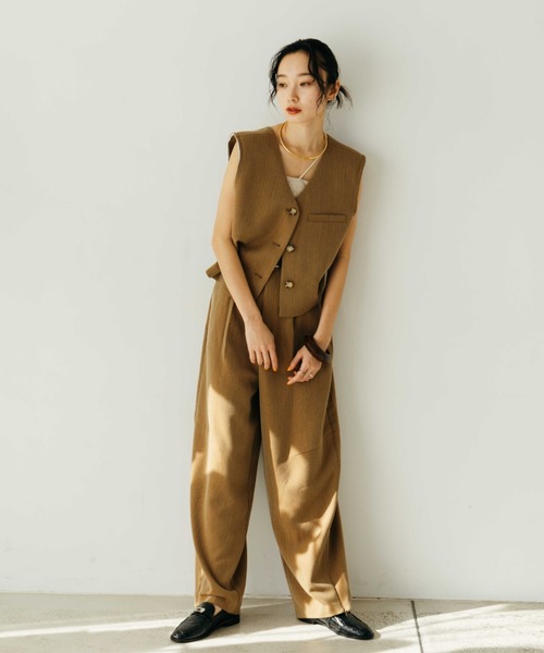 Lui's（ルイス）の「バックデザインVネックベスト（ダウンベスト・レディース・グレー/ベージュ・FREE）」の20枚目の写真