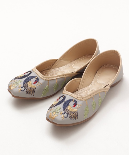 チャイハネ(チャイハネ)の「【チャイハネ】ピーコックエンブジュッティ(パンプス・レディース・グレー/ホワイト・23.5cm/24.5cm)」の2枚目の写真