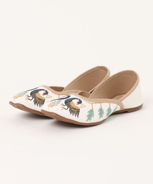 チャイハネ(チャイハネ)の「【チャイハネ】ピーコックエンブジュッティ(パンプス・レディース・グレー/ホワイト・23.5cm/24.5cm)」の3枚目の写真