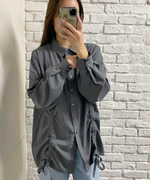 and it_（アンドイット）の「スパンブロードフロントドロストシャーリングシャツ（シャツ/ブラウス・レディース・アイボリー/ブルーグレー/スモークピンク/チャコール・M）」の4枚目の写真