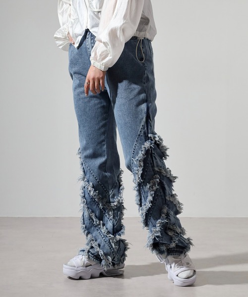 REGIEVO(レジエボ)の「Fringe flare denim pants / フリンジフレアデニムパンツ unisex(デニムパンツ・メンズ・インディゴブルー/ブラック・L/M)」の1枚目の写真
