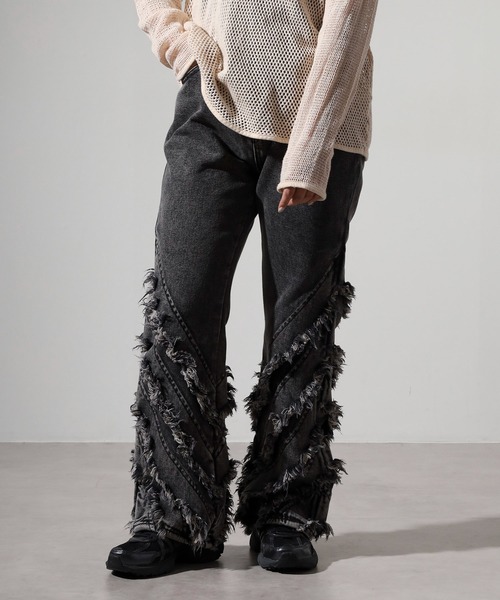 REGIEVO(レジエボ)の「Fringe flare denim pants / フリンジフレアデニムパンツ unisex(デニムパンツ・メンズ・インディゴブルー/ブラック・L/M)」の2枚目の写真