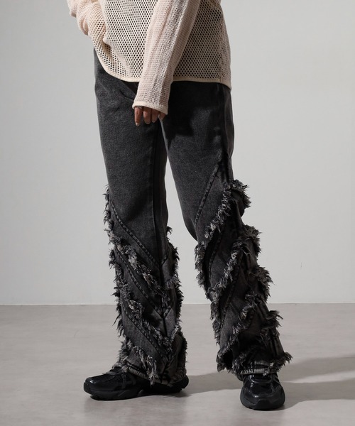 REGIEVO(レジエボ)の「Fringe flare denim pants / フリンジフレアデニムパンツ unisex(デニムパンツ・メンズ・インディゴブルー/ブラック・L/M)」の3枚目の写真