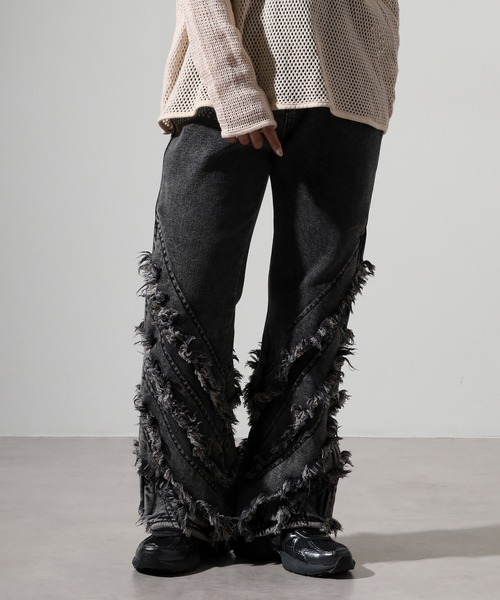 REGIEVO(レジエボ)の「Fringe flare denim pants / フリンジフレアデニムパンツ unisex(デニムパンツ・メンズ・インディゴブルー/ブラック・L/M)」の4枚目の写真