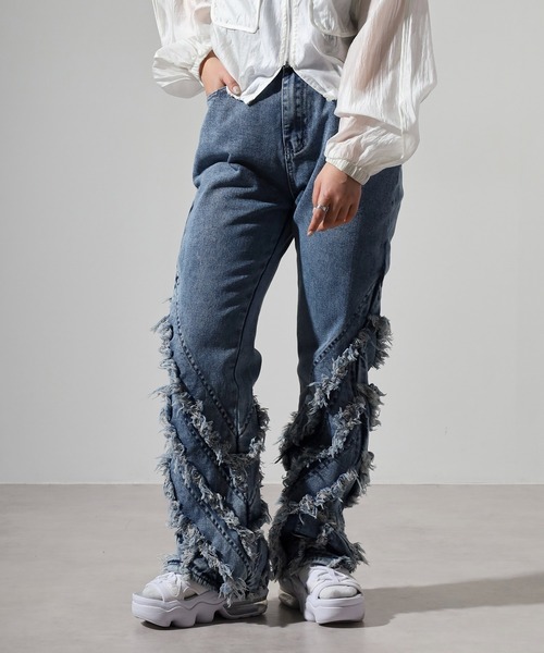 REGIEVO(レジエボ)の「Fringe flare denim pants / フリンジフレアデニムパンツ unisex(デニムパンツ・メンズ・インディゴブルー/ブラック・L/M)」の7枚目の写真