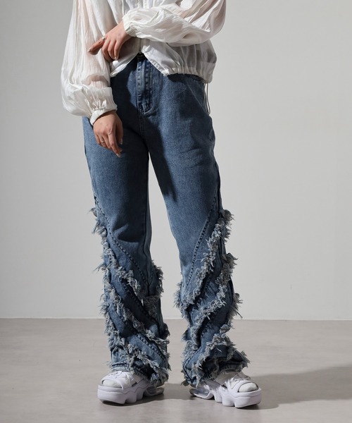 REGIEVO(レジエボ)の「Fringe flare denim pants / フリンジフレアデニムパンツ unisex(デニムパンツ・メンズ・インディゴブルー/ブラック・L/M)」の8枚目の写真
