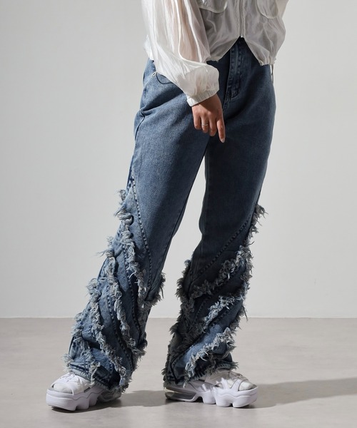 REGIEVO(レジエボ)の「Fringe flare denim pants / フリンジフレアデニムパンツ unisex(デニムパンツ・メンズ・インディゴブルー/ブラック・L/M)」の9枚目の写真