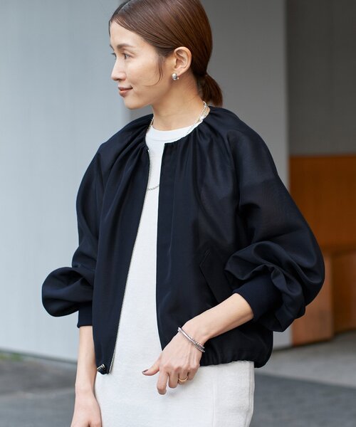IENA（イエナ）の「シアーノーカラーブルゾン（その他アウター・レディース・ベージュ/ネイビー・FREE）」の16枚目の写真
