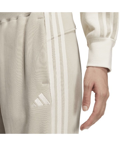 adidas(アディダス)の「アディダス adidas エッセンシャルズ プラス スリーストライプス フレンチテリー テーパードパンツ(その他パンツ・レディース・ネイビー/ブラウン・M/L/S/XL)」の4枚目の写真