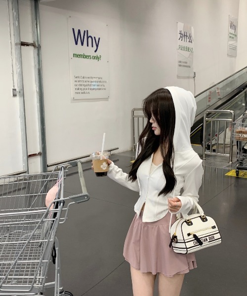 LETee(レティー)の「ショートダブルジップパーカー(パーカー・レディース・ホワイト/グレー・FREE)」の16枚目の写真