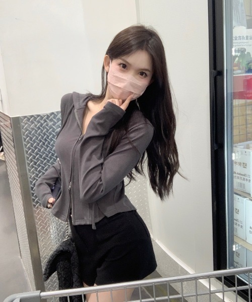 LETee(レティー)の「ショートダブルジップパーカー(パーカー・レディース・ホワイト/グレー・FREE)」の14枚目の写真