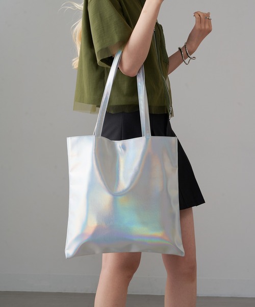 MAGASIN DE MODE Onjna(マガジンデモードオンジェナ )の「【MAGASIN DE MODE Onjna】メタリックA4フラットトート SNBD ※(トートバッグ・レディース・グレー/シルバー/ブラック/ホワイト・FREE)」の13枚目の写真