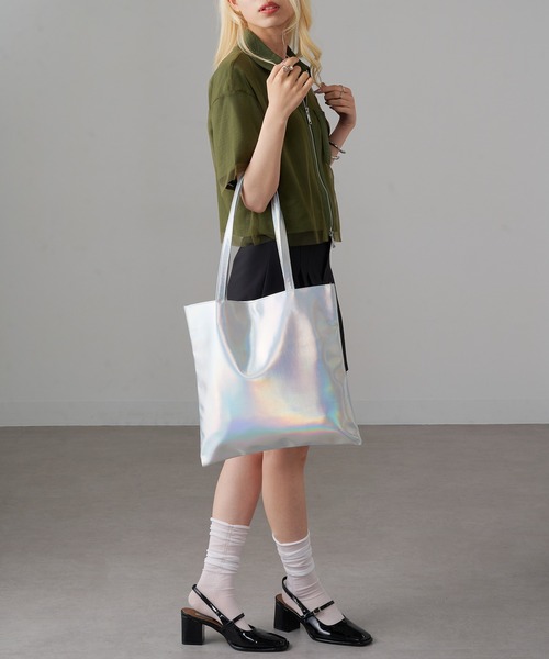 MAGASIN DE MODE Onjna(マガジンデモードオンジェナ )の「【MAGASIN DE MODE Onjna】メタリックA4フラットトート SNBD ※(トートバッグ・レディース・グレー/シルバー/ブラック/ホワイト・FREE)」の16枚目の写真