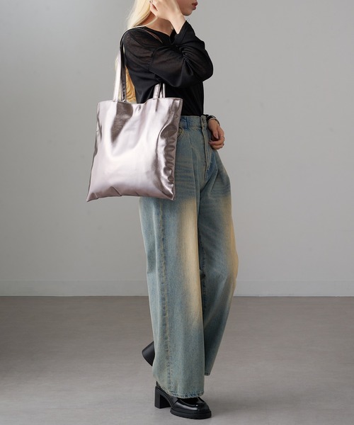 MAGASIN DE MODE Onjna(マガジンデモードオンジェナ )の「【MAGASIN DE MODE Onjna】メタリックA4フラットトート SNBD ※(トートバッグ・レディース・グレー/シルバー/ブラック/ホワイト・FREE)」の22枚目の写真
