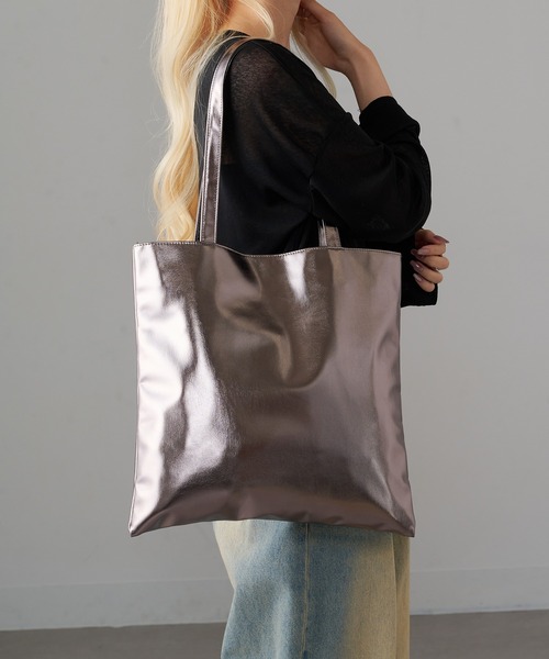MAGASIN DE MODE Onjna(マガジンデモードオンジェナ )の「【MAGASIN DE MODE Onjna】メタリックA4フラットトート SNBD ※(トートバッグ・レディース・グレー/シルバー/ブラック/ホワイト・FREE)」の18枚目の写真