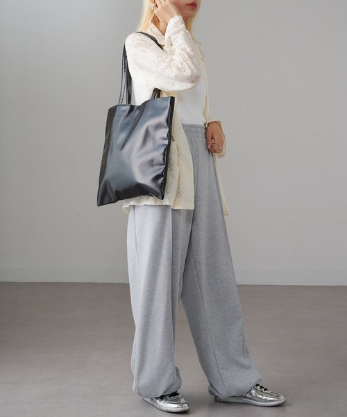 MAGASIN DE MODE Onjna(マガジンデモードオンジェナ )の「【MAGASIN DE MODE Onjna】メタリックA4フラットトート SNBD ※(トートバッグ・レディース・グレー/シルバー/ブラック/ホワイト・FREE)」の9枚目の写真