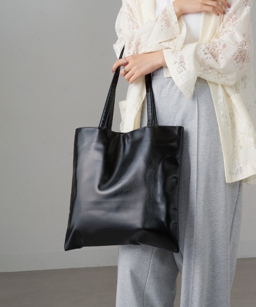 MAGASIN DE MODE Onjna(マガジンデモードオンジェナ )の「【MAGASIN DE MODE Onjna】メタリックA4フラットトート SNBD ※(トートバッグ・レディース・グレー/シルバー/ブラック/ホワイト・FREE)」の7枚目の写真