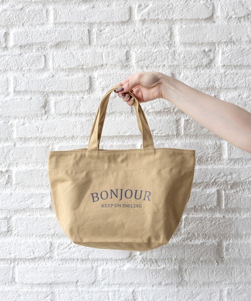 【関税込】 ロゴ キャンバス トートバッグ - ベージュ:ブラウン MES VACANCES - キャンバスロゴトートバッグ