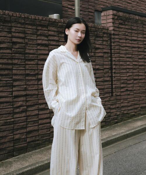 URBAN RESEARCH（アーバンリサーチ）の「new basic　インドコットンサッカーストライプシャツ（シャツ/ブラウス・レディース・ライトベージュ/レッド・FREE）」の22枚目の写真