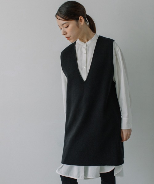 Liyoca（リヨカ）の「ミラノリブVネックニットチュニック（ベスト・レディース・グレー/ブラック・FREE）」の2枚目の写真