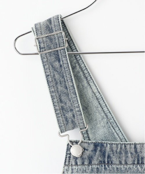 LOVETOXIC(ラブトキシック)の「【ベーシック】【GOODPRICE】デニムオーバーオール(つなぎ/オールインワン・キッズ・グレー/ブルー/サックスブルー/ライトブルー/ライトグレー/ブルー系その他・M:150cm/L:160cm/LL(170cm)/S:140cm)」の18枚目の写真