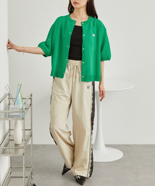 PENNEYS（ぺニーズ）の「PENNEYS/ペニーズ 別注 THE FOX ロゴ ワンポイントワッペン刺繍 ニットショート半袖カーディガン（カーディガン/ボレロ・レディース・グリーン/レッド/アイボリー/ブラック/サックスブルー/グレー・FREE）」の15枚目の写真