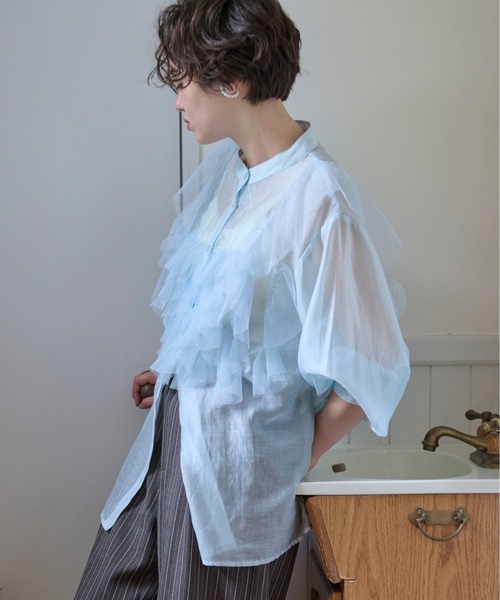 loin nuit（ロワンニュイ）の「tulle bustier design sheer shirt / チュールビスチェデザインシアーシャツ（シャツ/ブラウス・レディース・アイボリー/ブルー・FREE）」の4枚目の写真