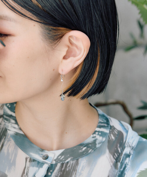 ear PAPILLONNER(イアパピヨネ)の「インクルージョンピアス(ピアス(両耳用)・レディース・シルバー/ゴールド・FREE)」の7枚目の写真