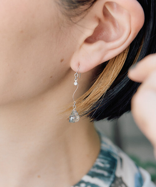 ear PAPILLONNER(イアパピヨネ)の「インクルージョンピアス(ピアス(両耳用)・レディース・シルバー/ゴールド・FREE)」の9枚目の写真