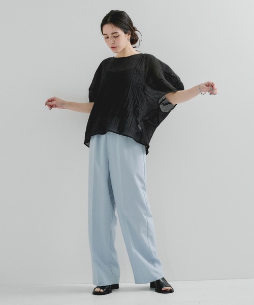 le cercle ADAM ET ROPE'(ルセルクルアダムエロペ)の「シアードルマンブラウス(シャツ/ブラウス・レディース・ブラック/ダークラベンダー/キナリ・FREE)」の4枚目の写真