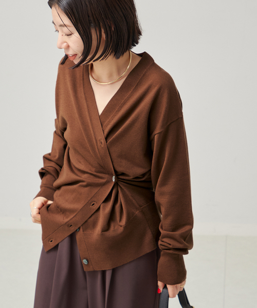 journal standard L'essage(ジャーナルスタンダードレサージュ)の「Washable/victriaデザインカーディガン(カーディガン/ボレロ・レディース・チャコールグレー/ベージュ/ネイビー・FREE)」の12枚目の写真