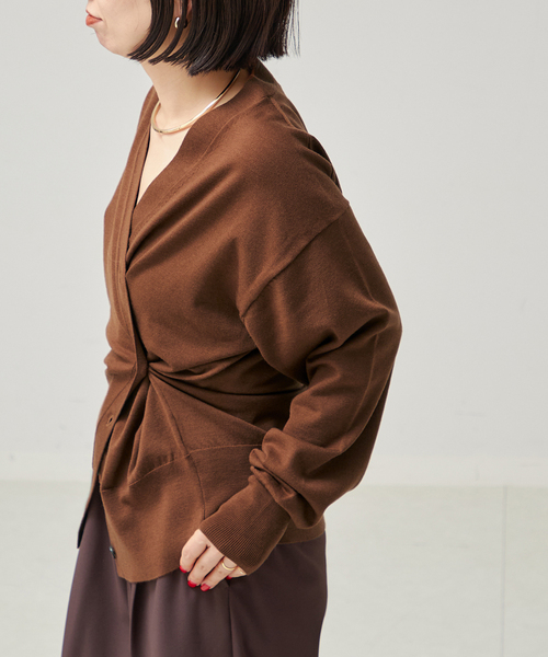 journal standard L'essage(ジャーナルスタンダードレサージュ)の「Washable/victriaデザインカーディガン(カーディガン/ボレロ・レディース・チャコールグレー/ベージュ/ネイビー・FREE)」の11枚目の写真