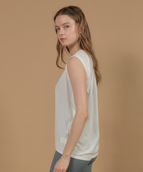 Julier Yoga and Relax（ジュリエヨガアンドリラックス）の「Julier ライトプライムノースリーブプルオーバー（Tシャツ/カットソー・レディース・ホワイト/ブラック/ブルー・FREE）」の6枚目の写真