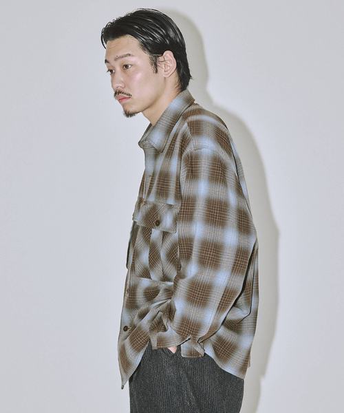 JOURNAL STANDARD J.S HOMESTEAD（ジャーナルスタンダードホームステッド）の「J.S.Homestead / インディゴ チェック ミリタリー シャツ（シャツ/ブラウス・メンズ・コバルトブルー/ブラック/ブラウン系その他/チャコールグレー・MEDIUM/LARGE）」の6枚目の写真