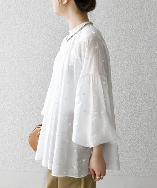 SHIPS any:〈手洗い可能〉シアー ドット スタンドカラー パフ ギャザー