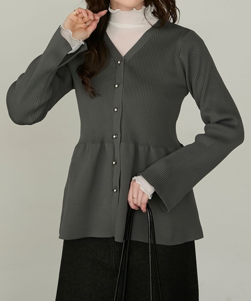 Cherir Mignon(シェリルミニョン)の「【Cherir Mignon】- Silhouette Couture -2wayゴールドボタンペプラムニットカーディガン(カーディガン/ボレロ・レディース・チャコールグレー/アイボリー/ブラック/ピンクベージュ・FREE)」の21枚目の写真