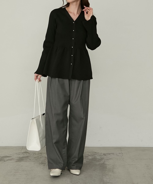 Cherir Mignon(シェリルミニョン)の「【Cherir Mignon】- Silhouette Couture -2wayゴールドボタンペプラムニットカーディガン(カーディガン/ボレロ・レディース・チャコールグレー/アイボリー/ブラック/ピンクベージュ・FREE)」の16枚目の写真