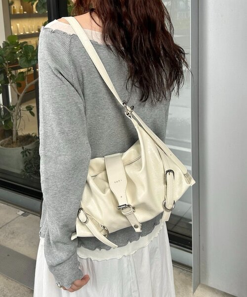 mystic（ミスティック）の「loti ベルトデザインショルダー（ショルダーバッグ・レディース・アイボリー/ブラック・ONE SIZE）」の3枚目の写真