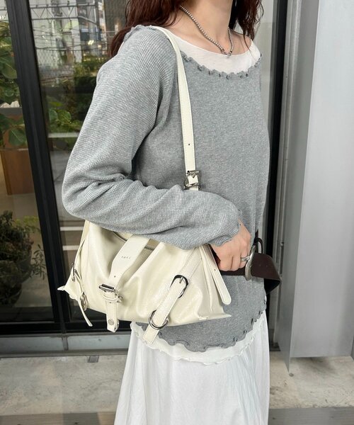 mystic（ミスティック）の「loti ベルトデザインショルダー（ショルダーバッグ・レディース・アイボリー/ブラック・ONE SIZE）」の5枚目の写真