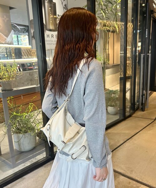 mystic（ミスティック）の「loti ベルトデザインショルダー（ショルダーバッグ・レディース・アイボリー/ブラック・ONE SIZE）」の7枚目の写真