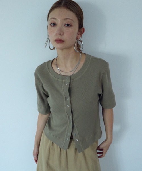 HANNE（アン）の「サーマルハーフスリーブスナップカーディガン（カーディガン/ボレロ・レディース・ブラック/カーキ/ホワイト・FREE）」の3枚目の写真