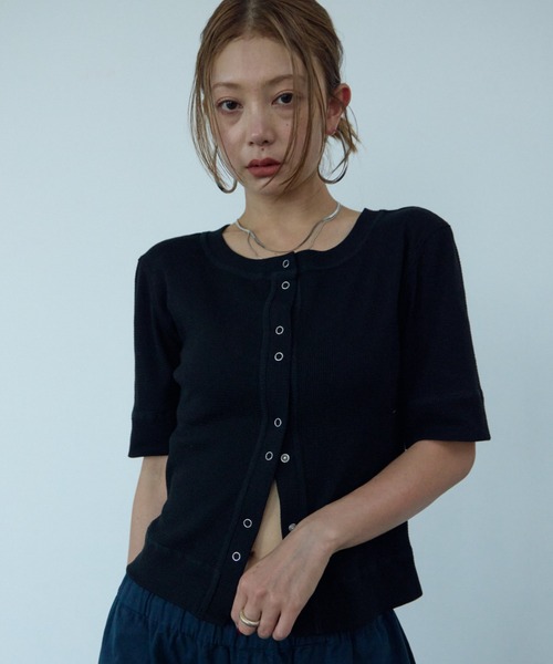 HANNE（アン）の「サーマルハーフスリーブスナップカーディガン（カーディガン/ボレロ・レディース・ブラック/カーキ/ホワイト・FREE）」の2枚目の写真