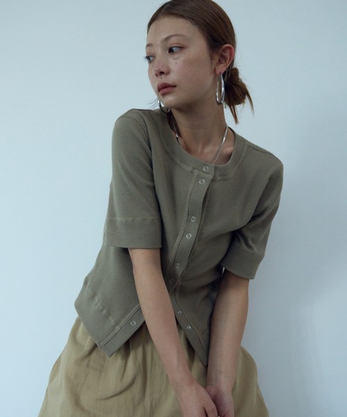 HANNE（アン）の「サーマルハーフスリーブスナップカーディガン（カーディガン/ボレロ・レディース・ブラック/カーキ/ホワイト・FREE）」の5枚目の写真