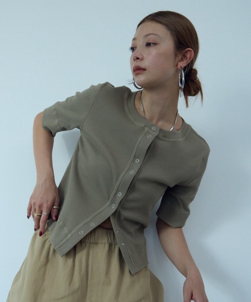 HANNE（アン）の「サーマルハーフスリーブスナップカーディガン（カーディガン/ボレロ・レディース・ブラック/カーキ/ホワイト・FREE）」の6枚目の写真