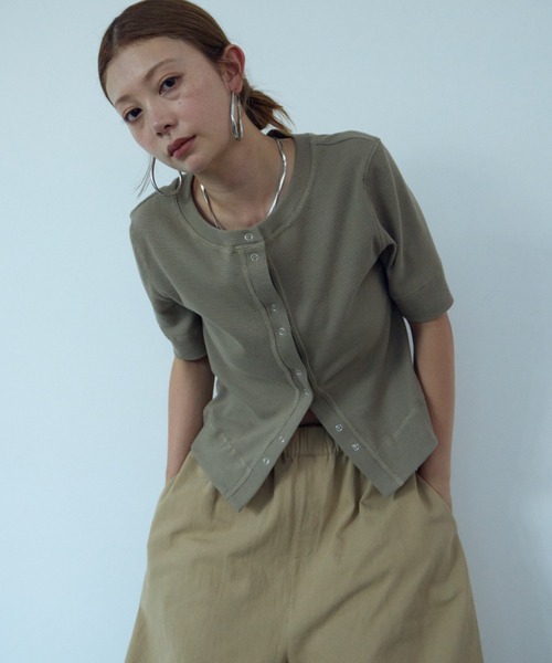 HANNE（アン）の「サーマルハーフスリーブスナップカーディガン（カーディガン/ボレロ・レディース・ブラック/カーキ/ホワイト・FREE）」の4枚目の写真