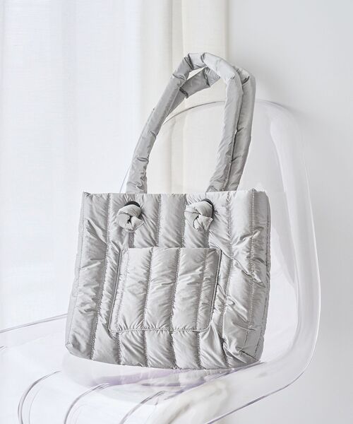 Green Parks(グリーンパークス)の「・furry rate シャイニーキルティングバッグ(ショルダーバッグ・レディース・ブラック/シルバー・FREE)」の1枚目の写真