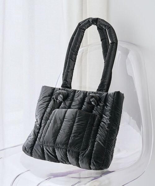 Green Parks(グリーンパークス)の「・furry rate シャイニーキルティングバッグ(ショルダーバッグ・レディース・ブラック/シルバー・FREE)」の2枚目の写真