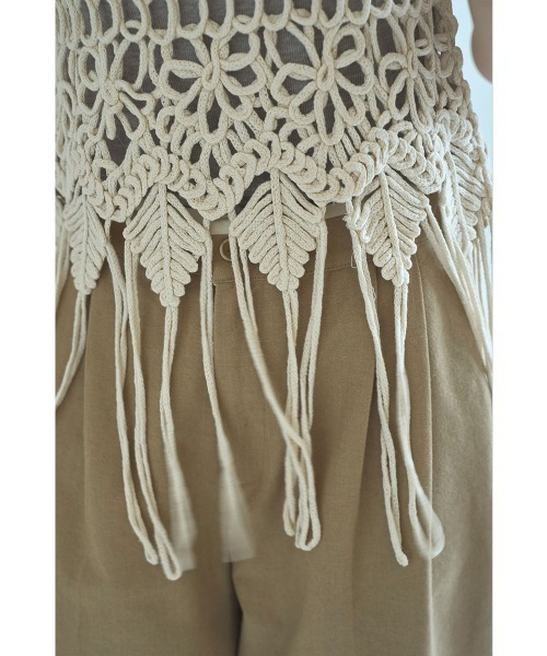marjour（マージュール）の「MACRAME KNIT FRINGE VEST（ベスト・レディース・アイボリー・M）」の2枚目の写真