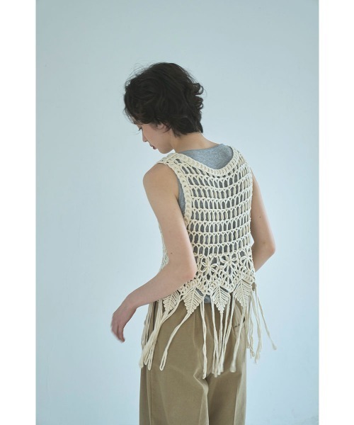 marjour（マージュール）の「MACRAME KNIT FRINGE VEST（ベスト・レディース・アイボリー・M）」の6枚目の写真